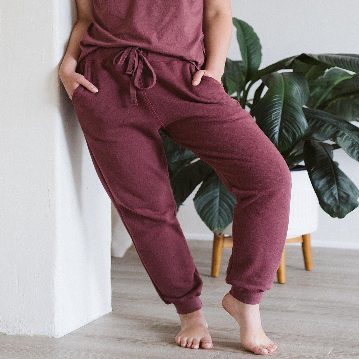 The Womens Essential Sweatpant - Dark Clay
